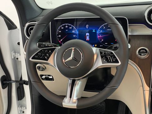 Used 2026 Mercedes-Benz GLC 300 4MATIC image 17