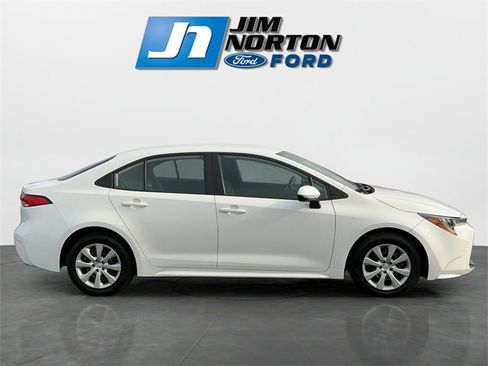 Used 2024 Toyota Corolla LE image 2