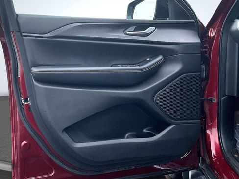 Used 2023 Jeep Grand Cherokee L Altitude image 24