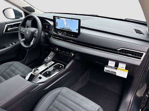 New 2026 Mitsubishi Outlander SE image 31