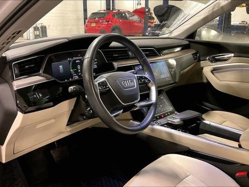 Used 2024 Audi Q8 e-tron Premium Plus w/ Premium Plus Package image 14