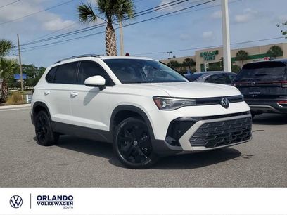 Used 2025 Volkswagen Taos SE w/ Panoramic Sunroof Package