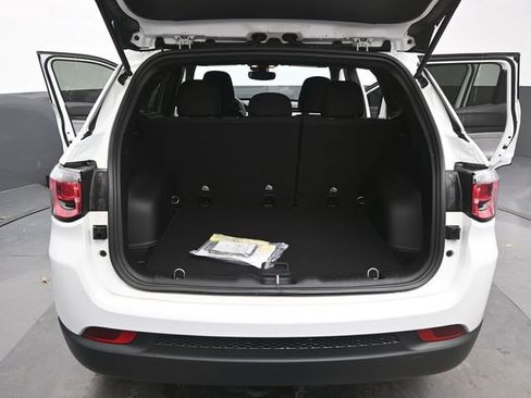 Used 2025 Jeep Compass Sport w/ Mopar Graphics Package image 18