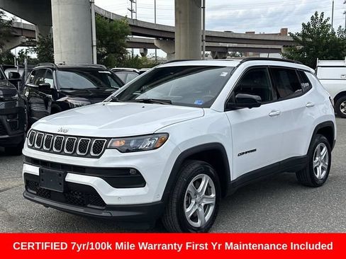 Used 2023 Jeep Compass Latitude w/ Sun and Sound Group AWD/4WD image 6