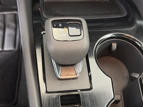 Used 2025 Nissan Rogue SV image 23