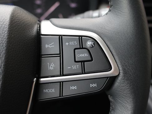 Used 2025 Toyota Sienna XLE FWD image 34