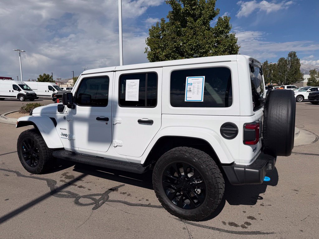 Used 2023 Jeep Wrangler Unlimited Sahara w/ Cold Weather Group AWD/4WD image 3