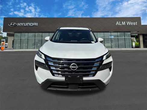 Used 2025 Nissan Rogue SV image 2