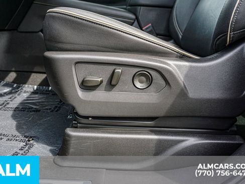 Used 2025 Chevrolet Suburban Premier AWD/4WD image 36