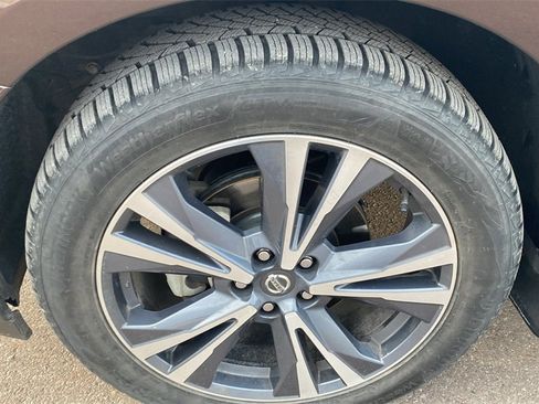 Used 2019 Nissan Pathfinder Platinum image 10