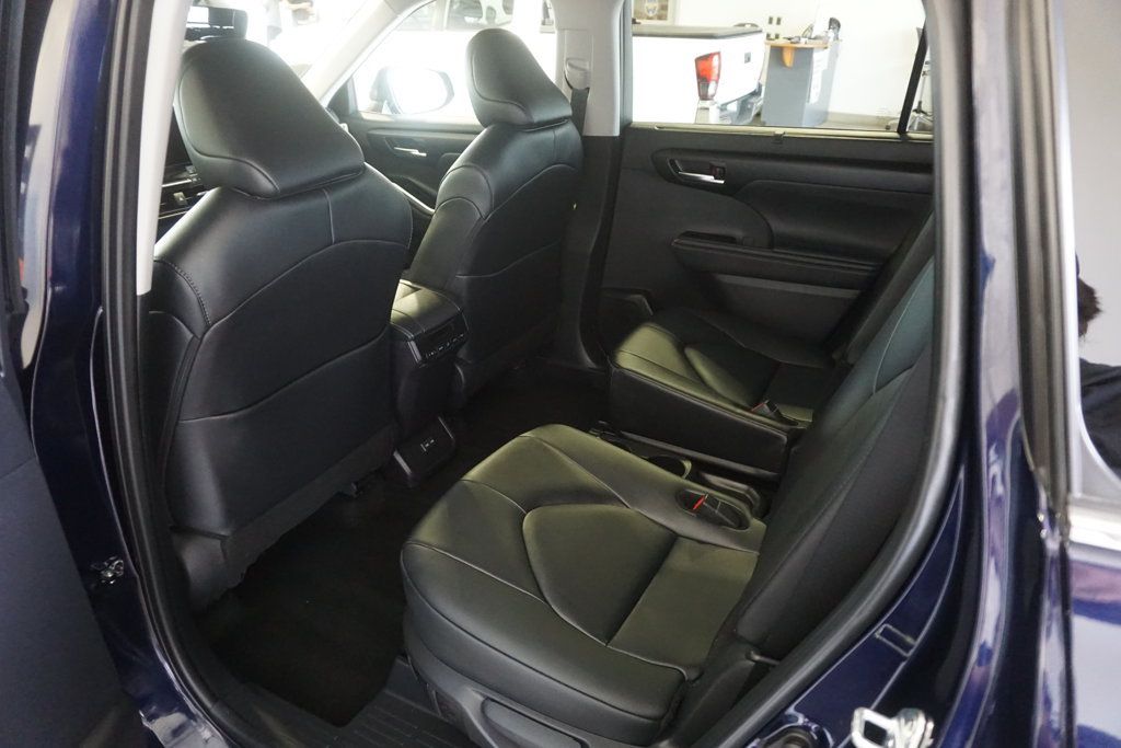 Certified 2025 Toyota Highlander XLE FWD image 23