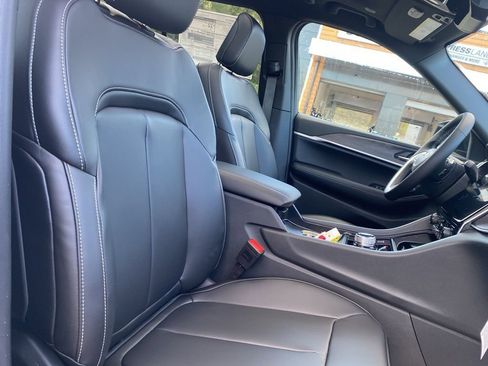 New 2025 Jeep Grand Cherokee Limited w/ Black Appearance Package image 9