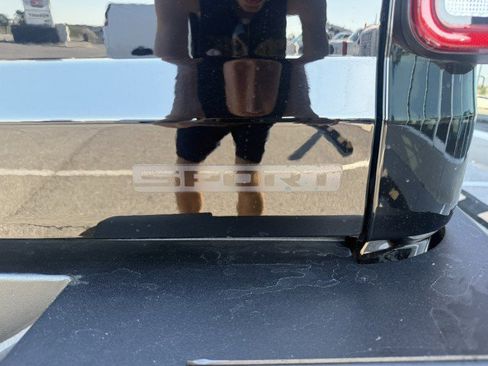 Used 2021 Jeep Gladiator Sport image 15