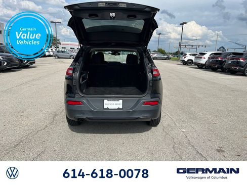 Used 2016 Jeep Cherokee Latitude w/ Cold Weather Group AWD/4WD image 14