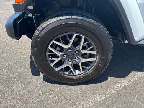 Used 2025 Jeep Wrangler Unlimited Sahara AWD/4WD image 30