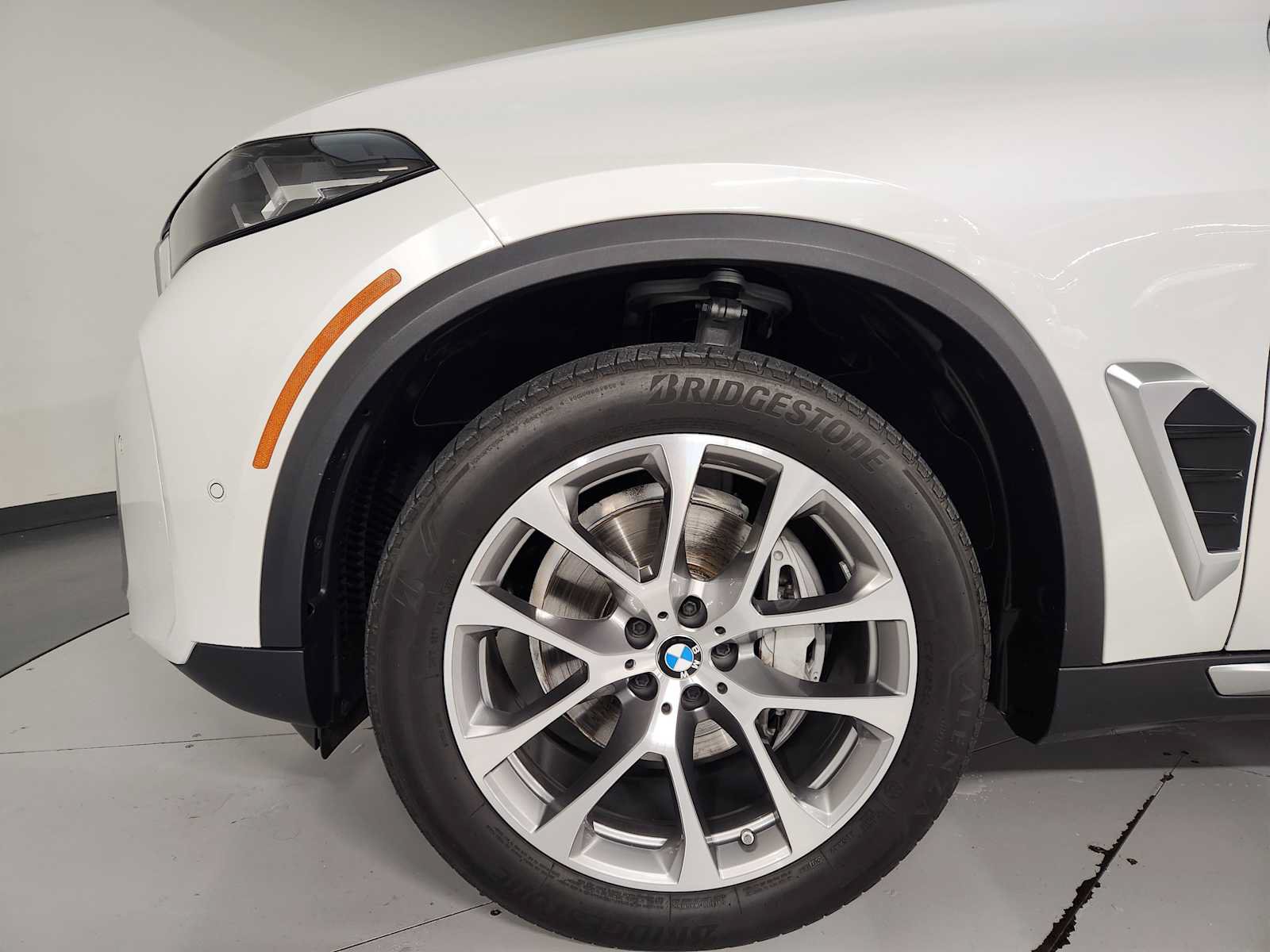 Used 2024 BMW X5 xDrive40i w/ Parking Assistance Package AWD/4WD image 11
