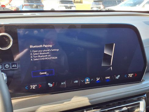 Used 2024 Chevrolet Traverse LT w/ Midnight/Sport Edition image 8