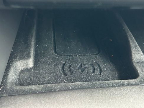 Used 2025 Land Rover Discovery S image 37