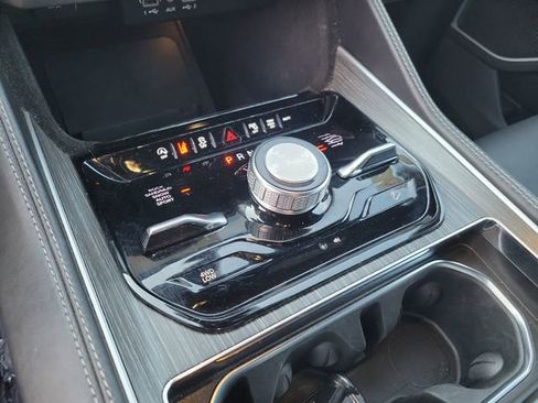 Used 2023 Jeep Wagoneer L Series III w/ Preferred Equipment Group image 26