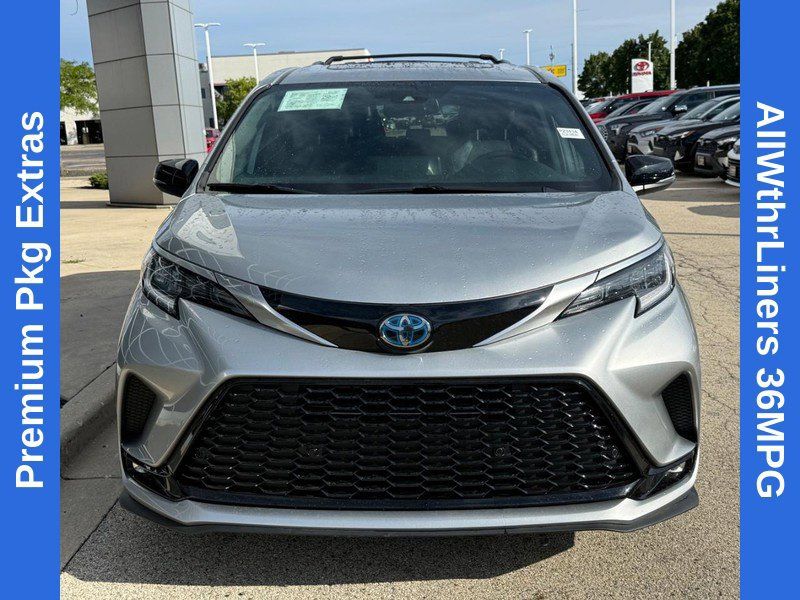Used 2024 Toyota Sienna XSE w/ XSE Premium Package FWD image 9