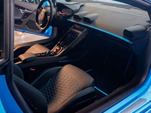 Used 2023 Lamborghini Huracan EVO image 10