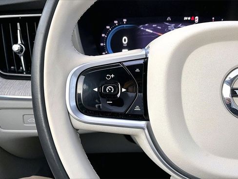 Used 2023 Volvo XC60 B5 Plus w/ Climate Package image 10