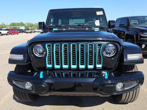 Used 2023 Jeep Wrangler Unlimited Sahara AWD/4WD image 2