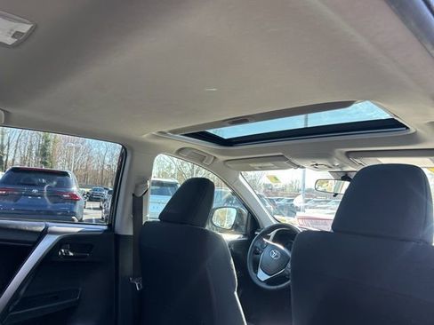 Used 2018 Toyota RAV4 XLE image 18