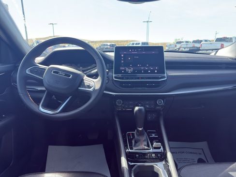 Used 2025 Jeep Compass Trailhawk image 13