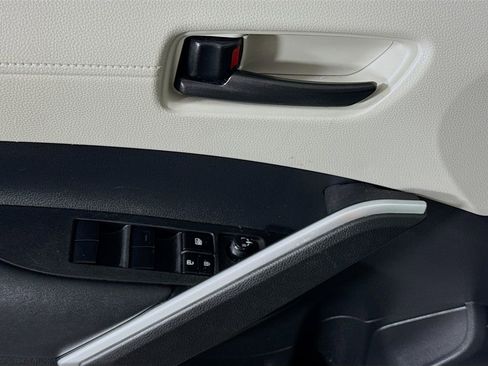 Certified 2022 Toyota Corolla Cross LE AWD/4WD image 22