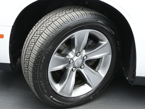 Used 2016 Dodge Challenger SXT image 15