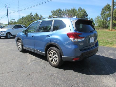 Used 2021 Subaru Forester Premium image 7