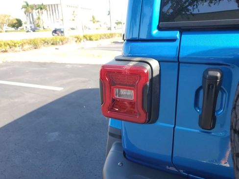 Used 2024 Jeep Wrangler Unlimited Rubicon AWD/4WD image 27