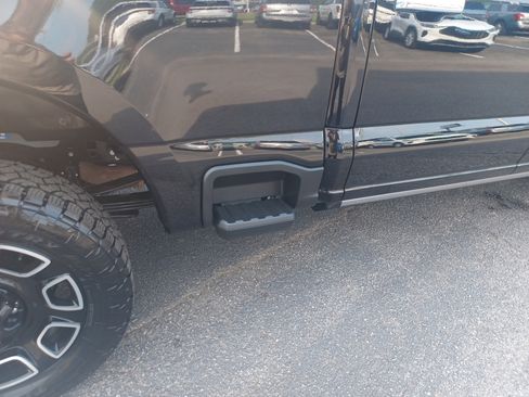 Used 2024 Ford F250 Platinum image 15