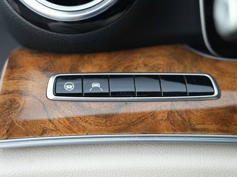 Used 2019 Mercedes-Benz E 300 4MATIC image 51