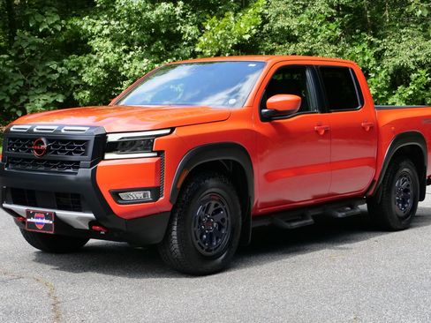 Used 2025 Nissan Frontier Pro-X RWD image 6