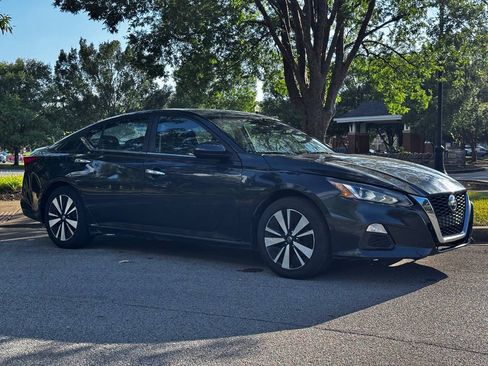Used 2022 Nissan Altima 2.5 SV FWD image 3