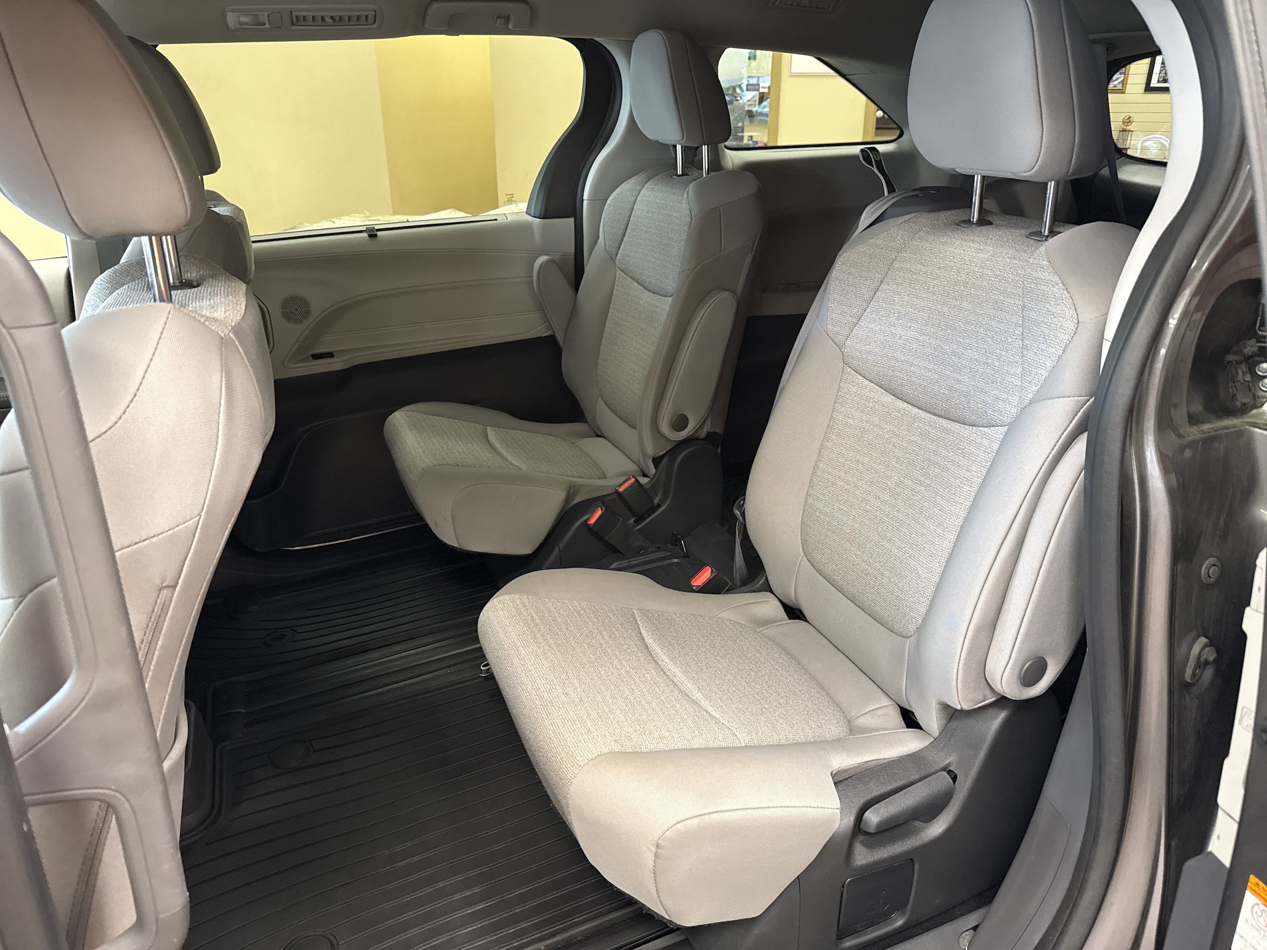Used 2023 Toyota Sienna LE FWD image 25