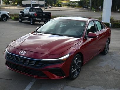 Used 2024 Hyundai Elantra SEL w/ Convenience Package