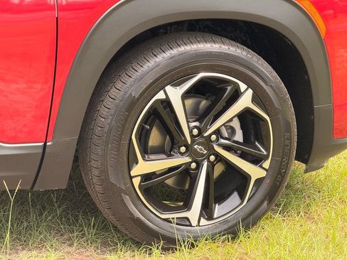 Used 2021 Chevrolet TrailBlazer RS w/ Technology Package FWD image 10