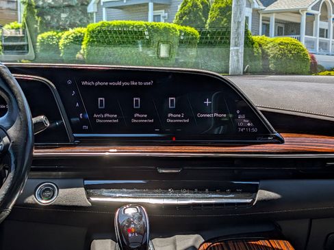 Used 2023 Cadillac Escalade Premium Luxury AWD/4WD image 28