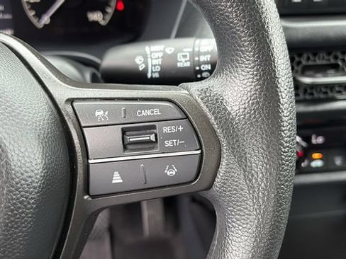 Used 2025 Honda HR-V LX image 13