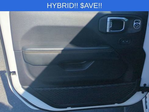 Used 2025 Jeep Wrangler Unlimited Sahara image 12