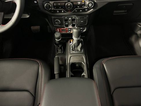 Used 2024 Jeep Gladiator Rubicon image 17