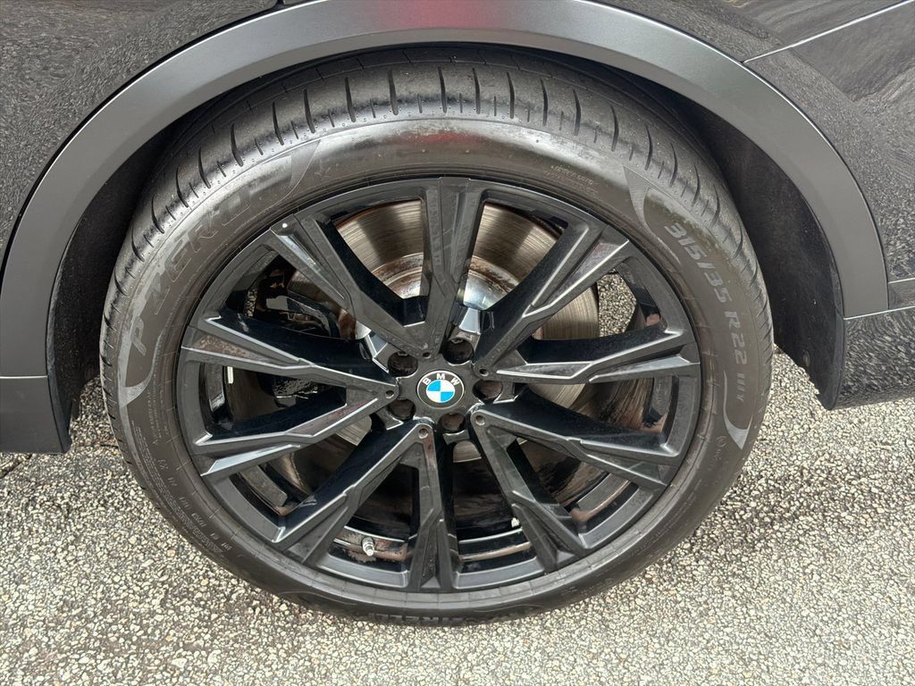Used 2022 BMW X7 M50i w/ Dynamic Handling Package AWD/4WD image 19