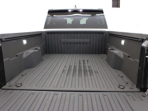 Used 2025 Toyota Tacoma SR5 AWD/4WD image 26