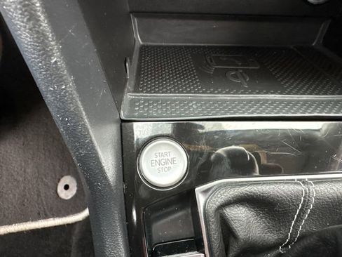 Used 2024 Volkswagen Taos SE image 32