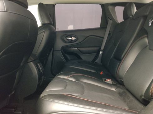 Used 2021 Jeep Cherokee Trailhawk w/ Technology Group image 18