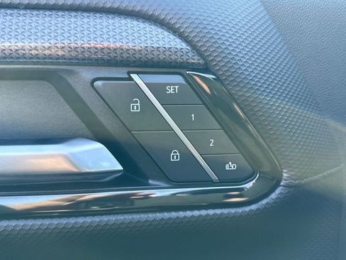 Used 2025 Chevrolet Silverado 2500 ZR2 w/ Technology Package image 20