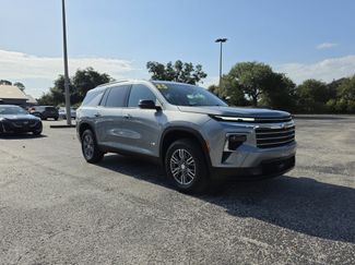 Used 2025 Chevrolet Traverse LT FWD video 1